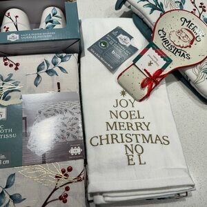 🌟HOST PICK🌟BRAND NEW Christmas Themed Kitchen Accessories
